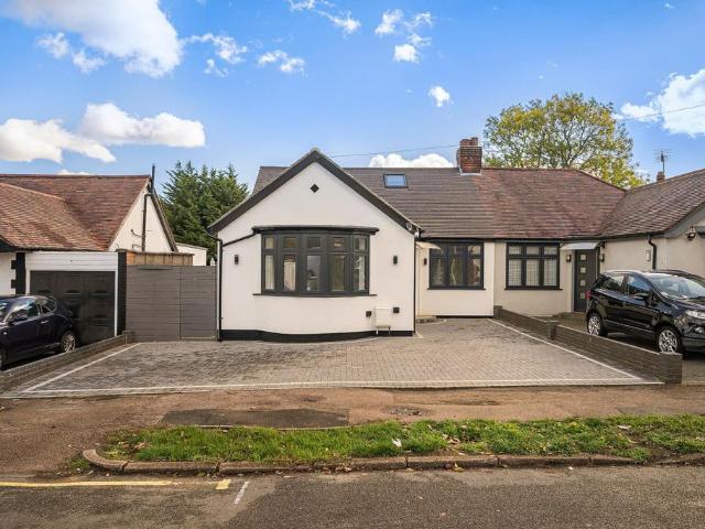 Bungalow for sale in Potters Bar, Hertsmere