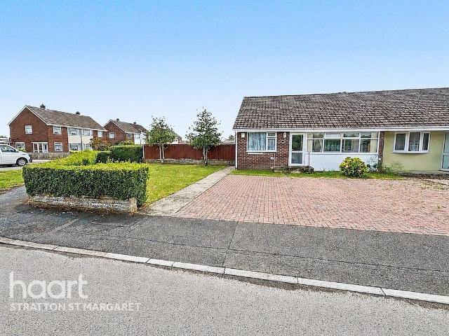 Bungalow for sale in Kingsdown, Swindon