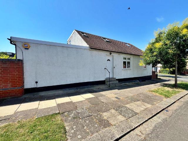 Bungalow for sale in London Borough of Ealing, Greenford