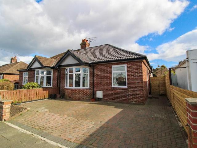 Bungalow for sale in New York, Monkseaton