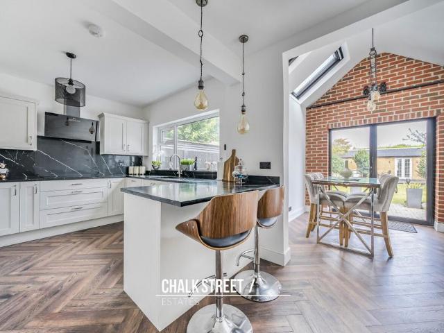 Bungalow for sale in Hornchurch, Greater London