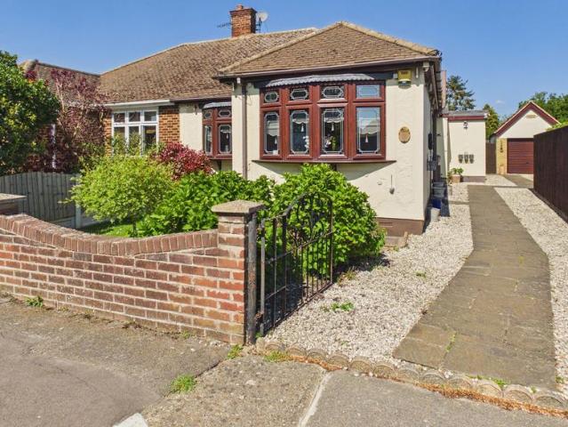 Bungalow for sale in Stanford-le-hope, Essex