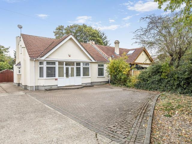 Bungalow for sale in Seven Kings, Greater London
