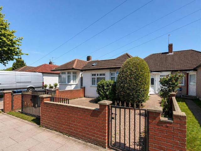 Bungalow for sale in London Borough of Ealing, Greenford