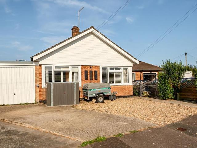 Bungalow for sale in Bersted, Clapham