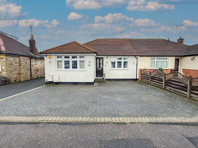 Bungalow for sale in Watford Rural, Batchworth