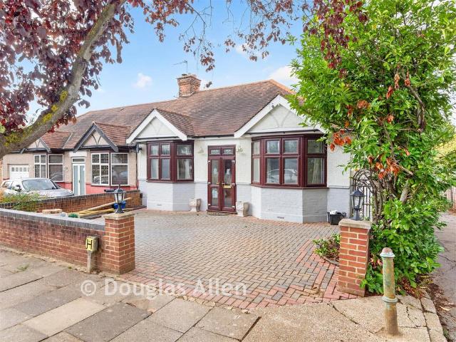 Bungalow for sale in Woodford Bridge, Greater London