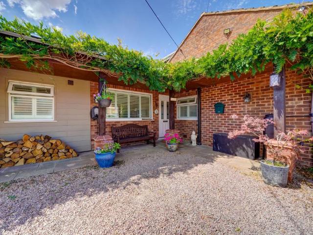 Bungalow for sale in Crookhill, Worcestershire