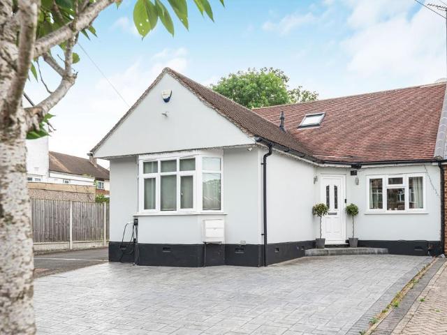 Bungalow for sale in Potters Bar, Hertfordshire