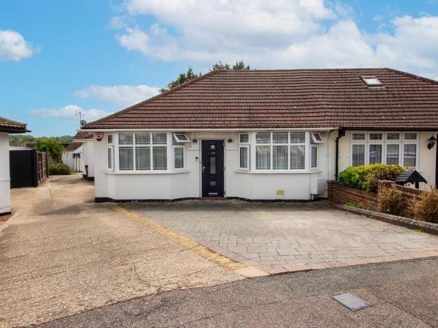 Bungalow for sale in Watford Rural, Batchworth