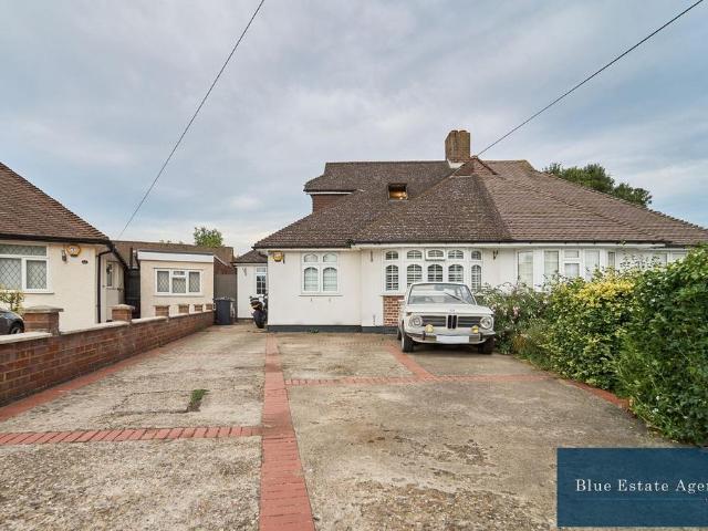 Bungalow for sale in Lampton, Greater London