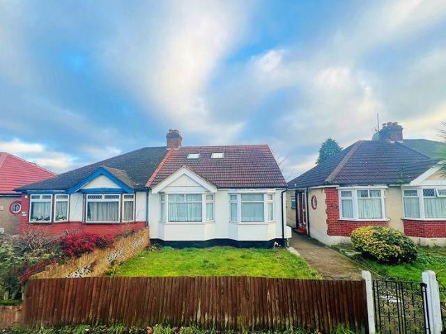 Bungalow for sale in London Borough of Ealing, Greenford
