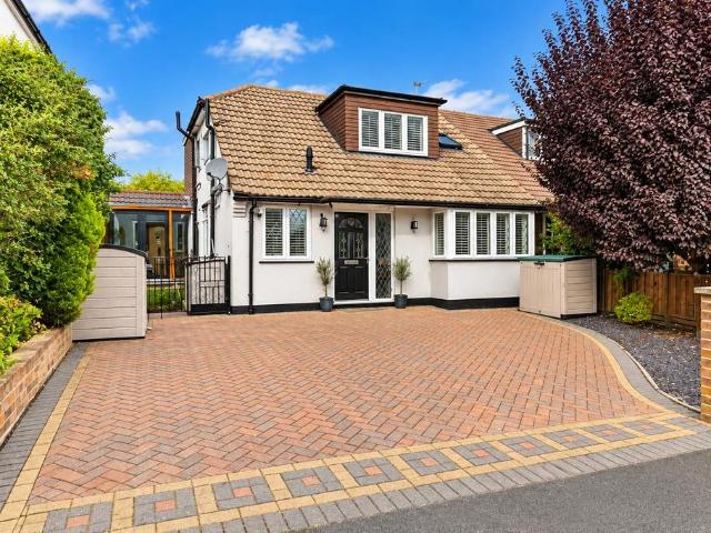 Bungalow for sale in Stoneleigh, Ewell