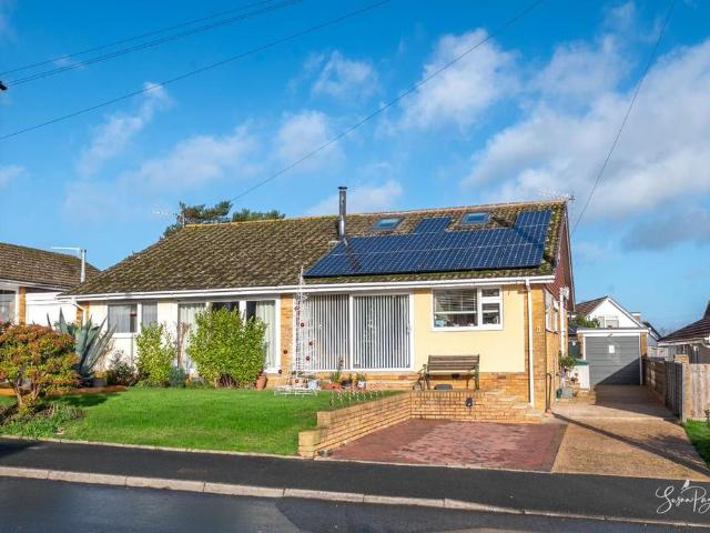 Bungalow for sale in Binstead, Ryde