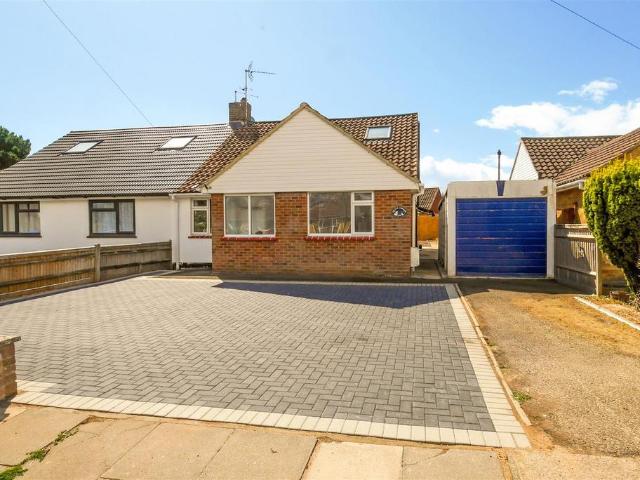 Bungalow for sale in Toddington, Clapham