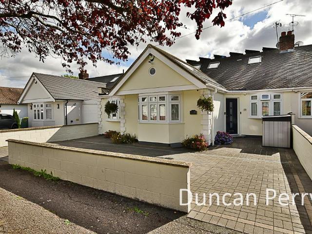 Bungalow for sale in Potters Bar, Hertsmere