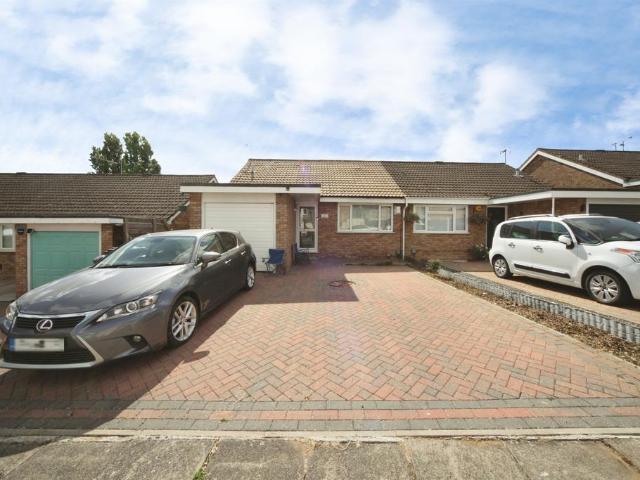 Bungalow for sale in Spring Park, Luton
