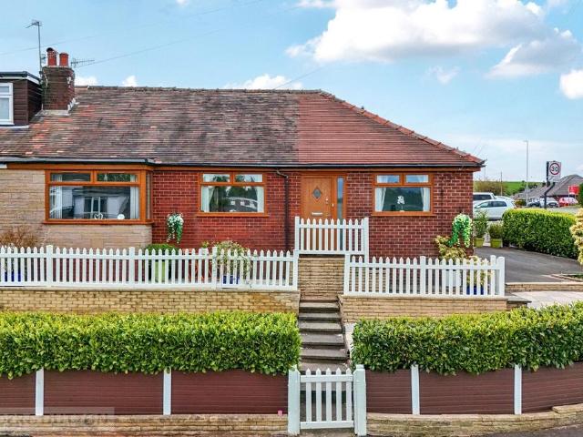 Bungalow for sale in Shaw and Crompton, Pendock