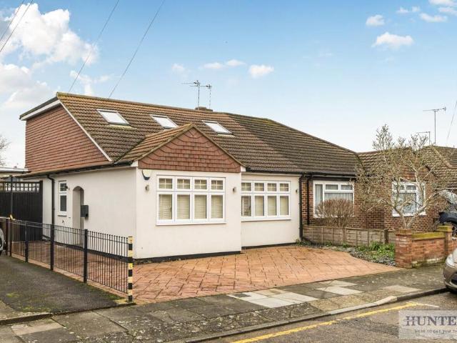 Bungalow for sale in Barnehurst, Greater London