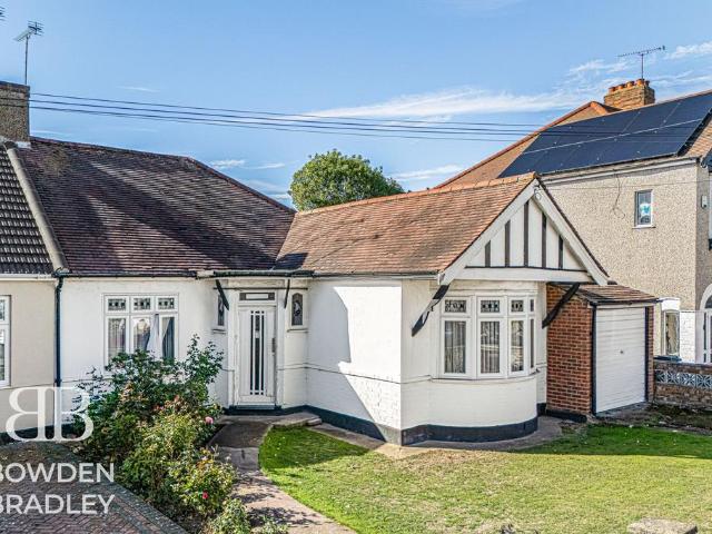 Bungalow for sale in London Borough of Redbridge, Greater London