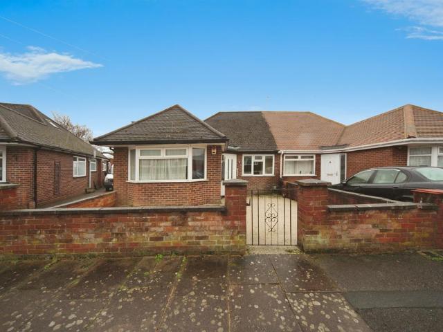 Bungalow for sale in Leagrave, Luton