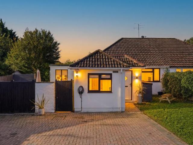 Bungalow for sale in Vines Cross, Wealden