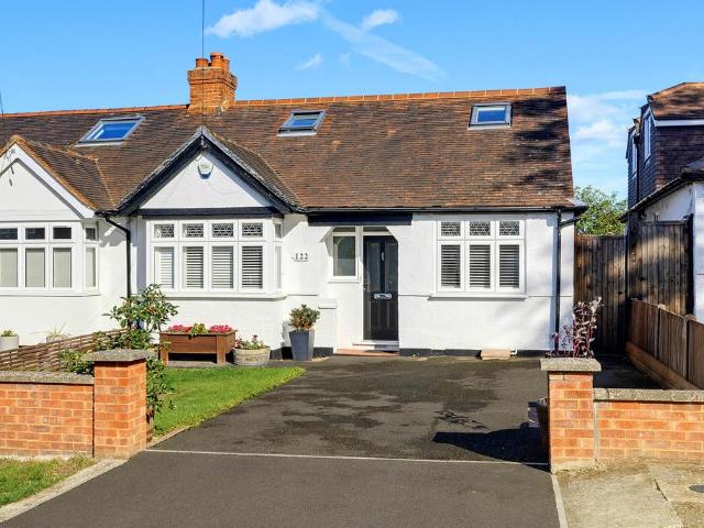 Bungalow for sale in London Borough of Sutton, Greater London