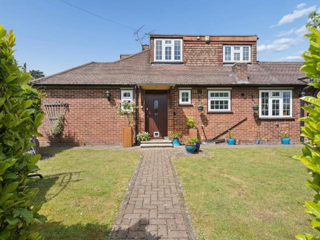 Bungalow for sale in Highway, Maidenhead