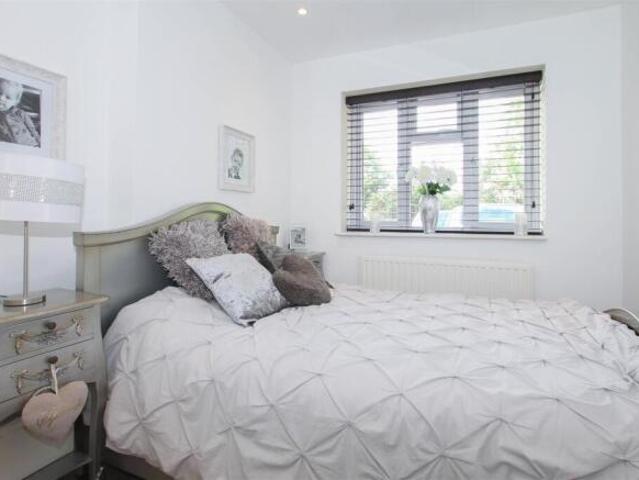 Bungalow for sale in Navestock Side