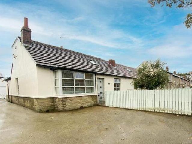 House for sale in Huddersfield, West Yorkshire