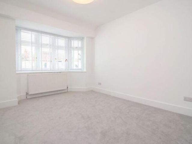 Bungalow for sale in Watford Rural, Batchworth