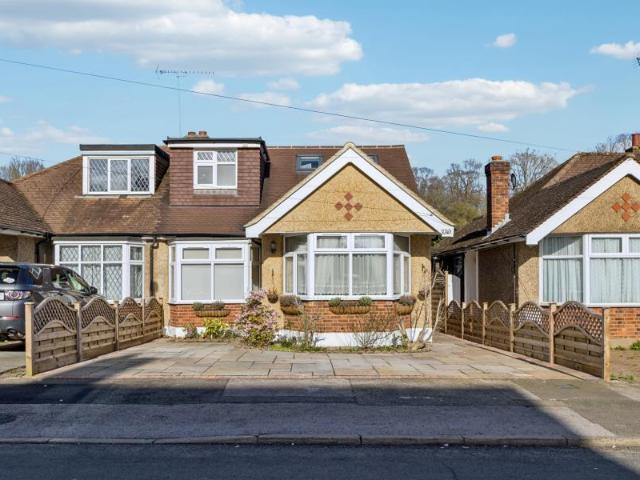Bungalow for rent in Batchworth, Hertfordshire