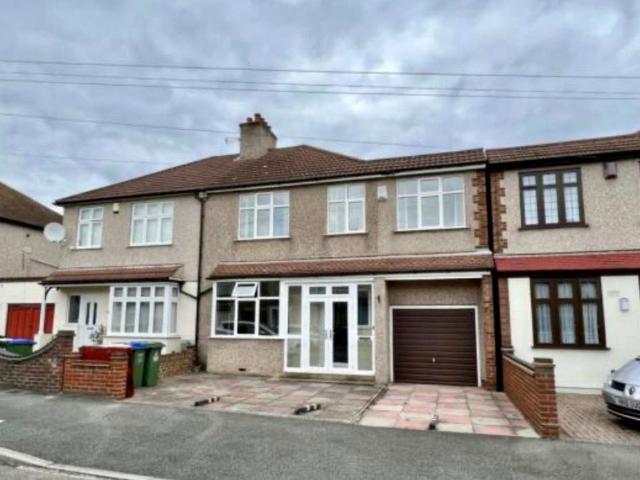 Bungalow for rent in Welling, Greater London