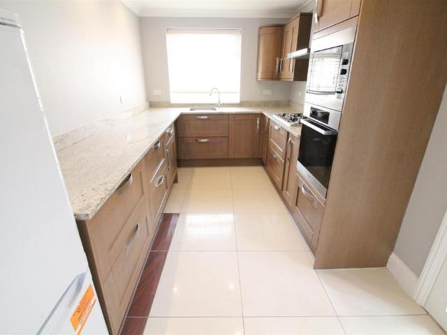 Bungalow for rent in London Borough of Hounslow, Heston