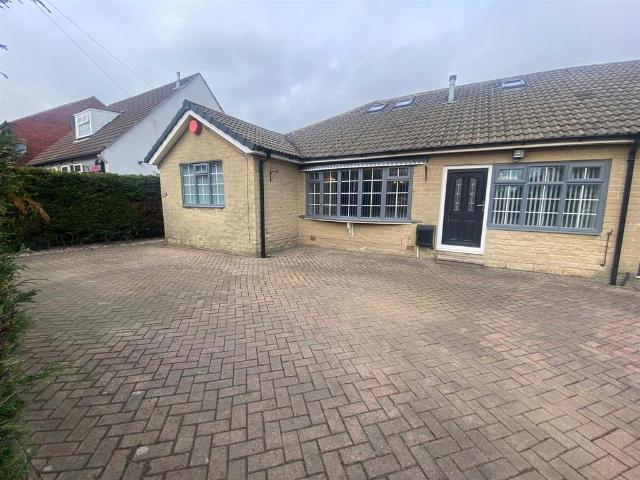 Bungalow for rent in Huddersfield, West Yorkshire