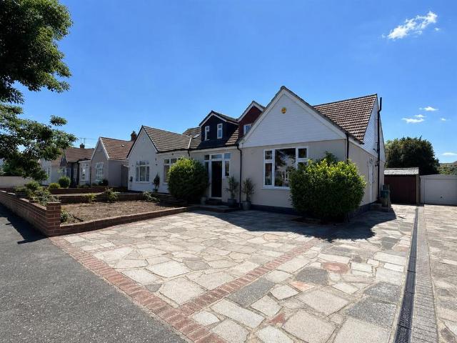 Bungalow for rent in West Heath, Greater London
