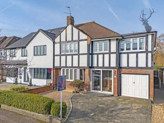 Farm for sale in Debden Green, Epping
