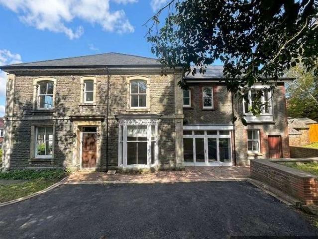 Farm for rent in Cimla, Neath