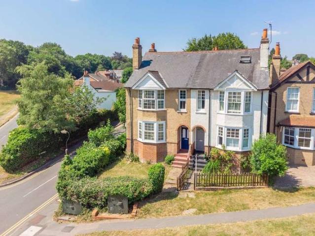 Farm for sale in Chalfont St. Peter, Denham