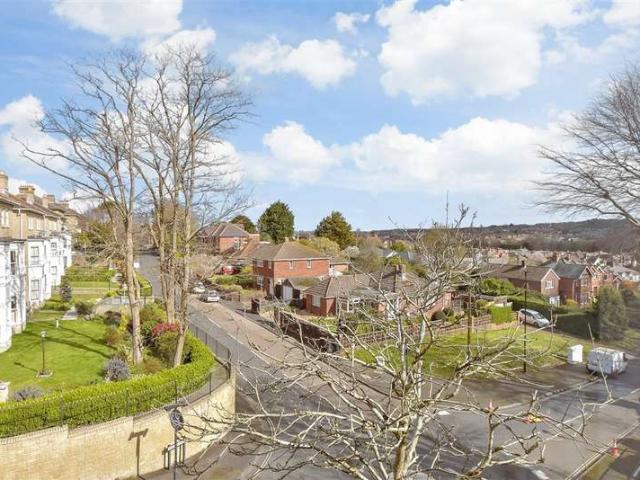 Farm for sale in Nodehill, Shide