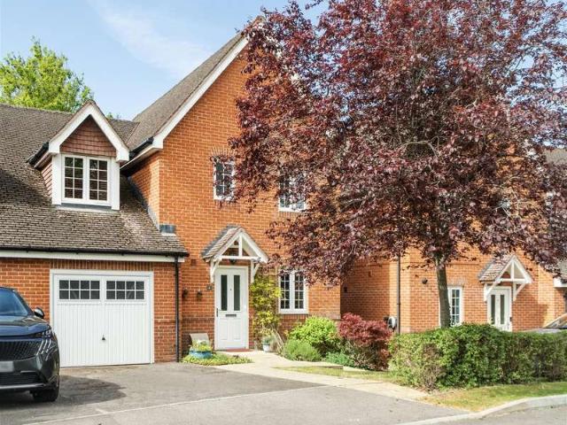 Farm for sale in Emmbrook, Wokingham