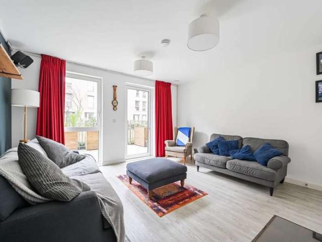 Flat for sale in East Ham, Upton Park