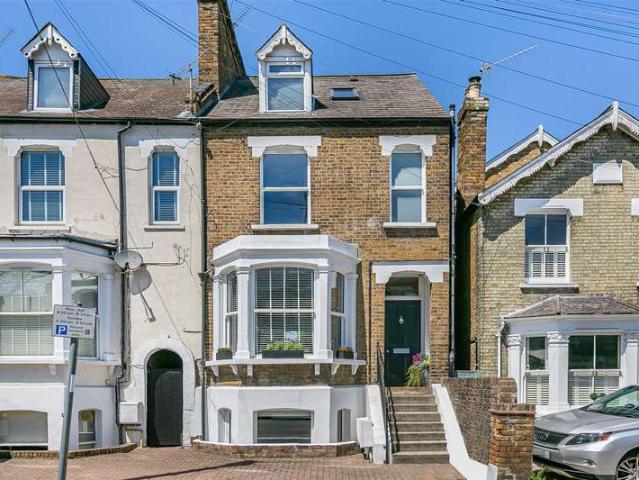 Farm for sale in Norbiton, Greater London