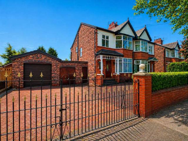 Farm for sale in Gorse Hill, Trafford Park