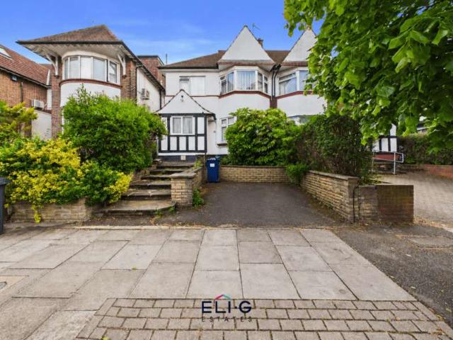 Farm for sale in Brent Cross, Greater London