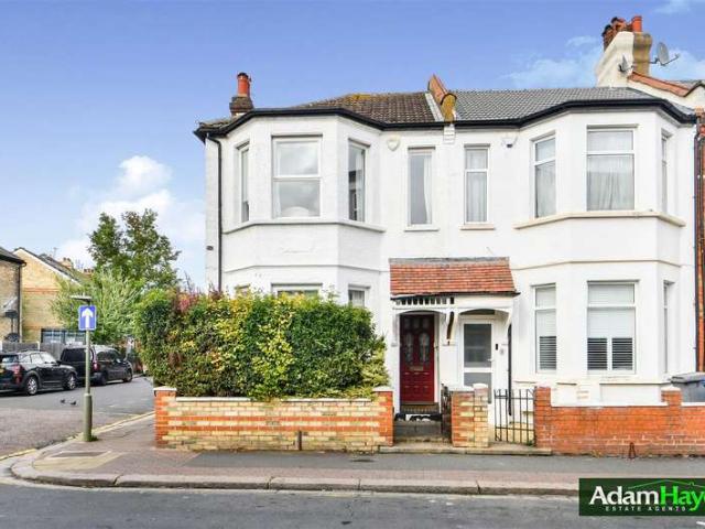 Cottage for sale in North Finchley, Greater London