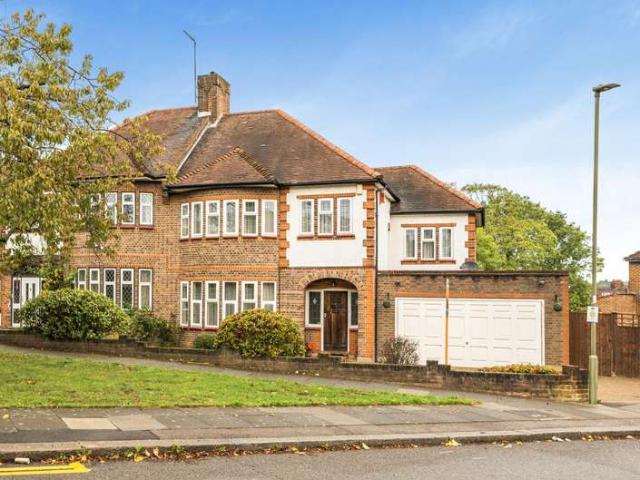 Farm for sale in London Borough of Barnet, Greater London