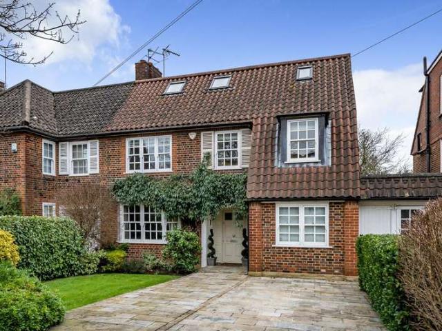 Farm for rent in Woodside Park, Greater London