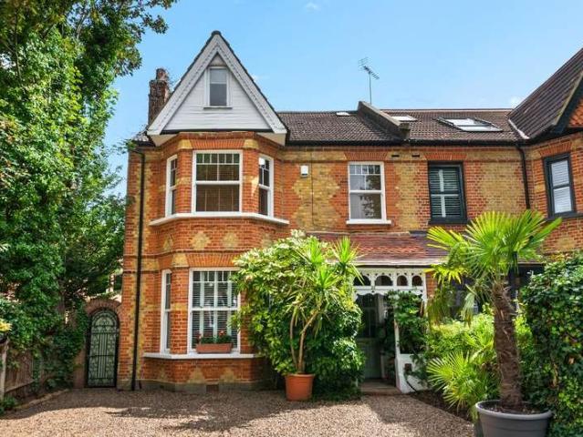 Farm for sale in London Borough of Ealing, Hanwell