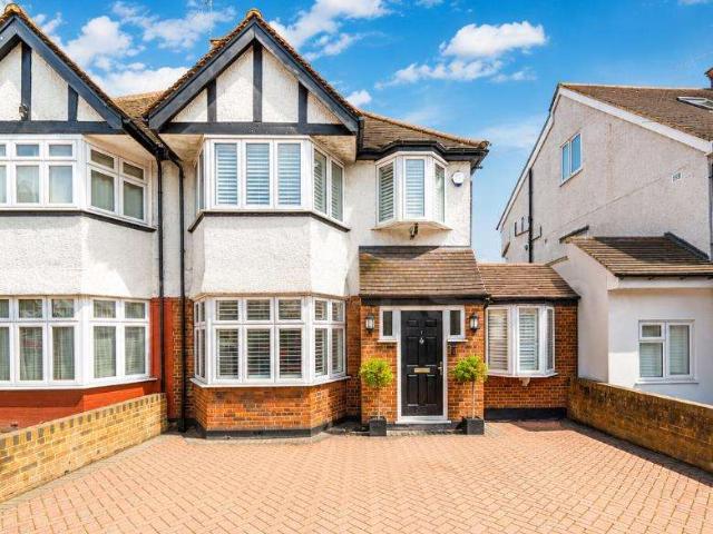 Farm for sale in Mill Hill, Greater London